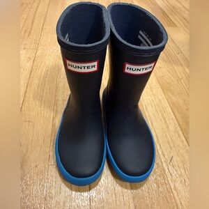 Hunter kids's Black Hunter Rain Boots with Blue Trim